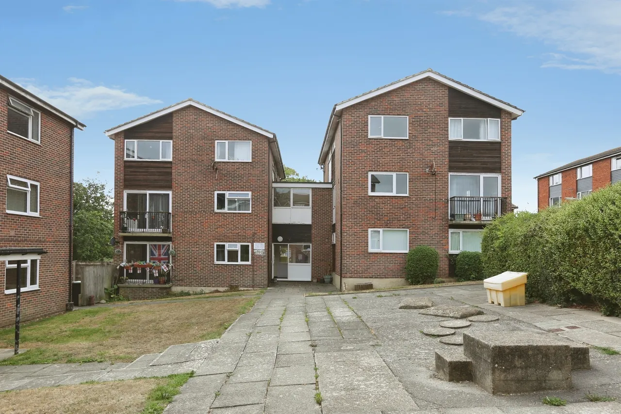 3 bed flat for sale — Homer Close, Gosport