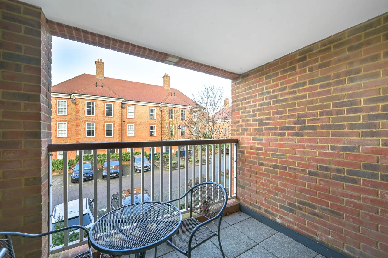 4 Marina Court, 2 Ashridge Close, London, photo 8