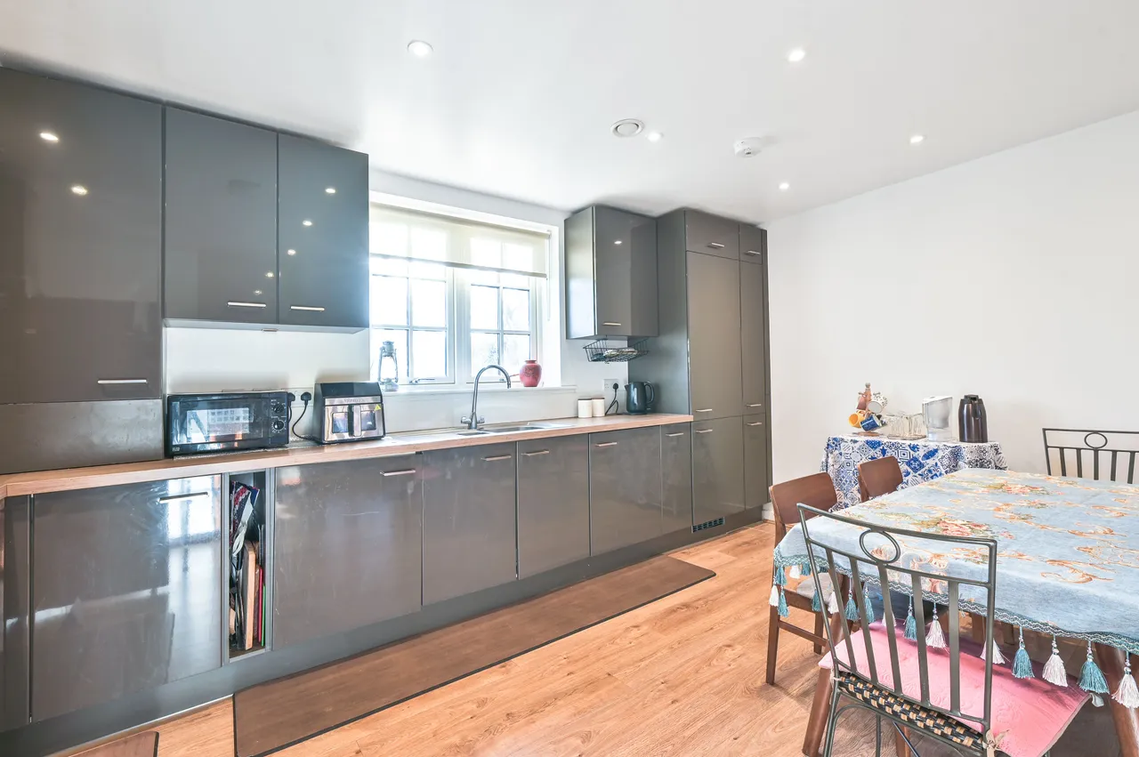 4 Marina Court, 2 Ashridge Close, London, photo 4