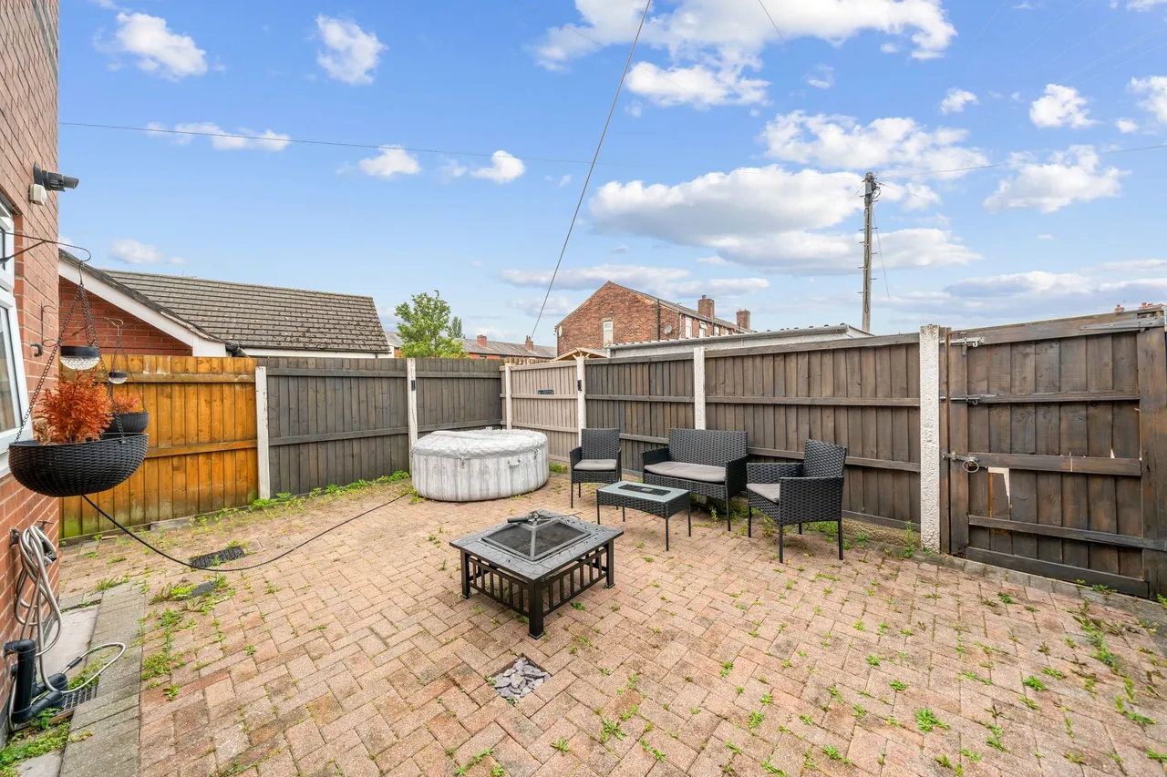 Manchester Road, Leigh, WN7 2LE, photo 8