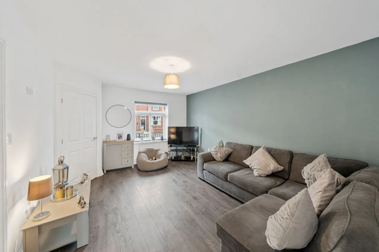 Manchester Road, Leigh, WN7 2LE, photo 2