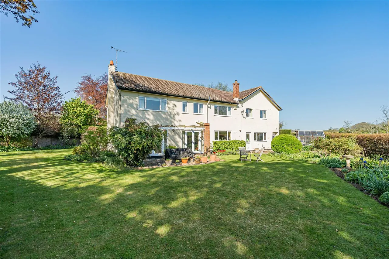 6 bed property for sale, Ickleton Road, Elmdon, CB11