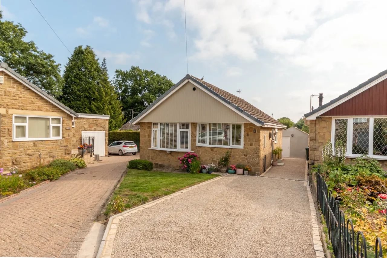 2 bed house for sale, Midgeham Grove, Harden, BD16