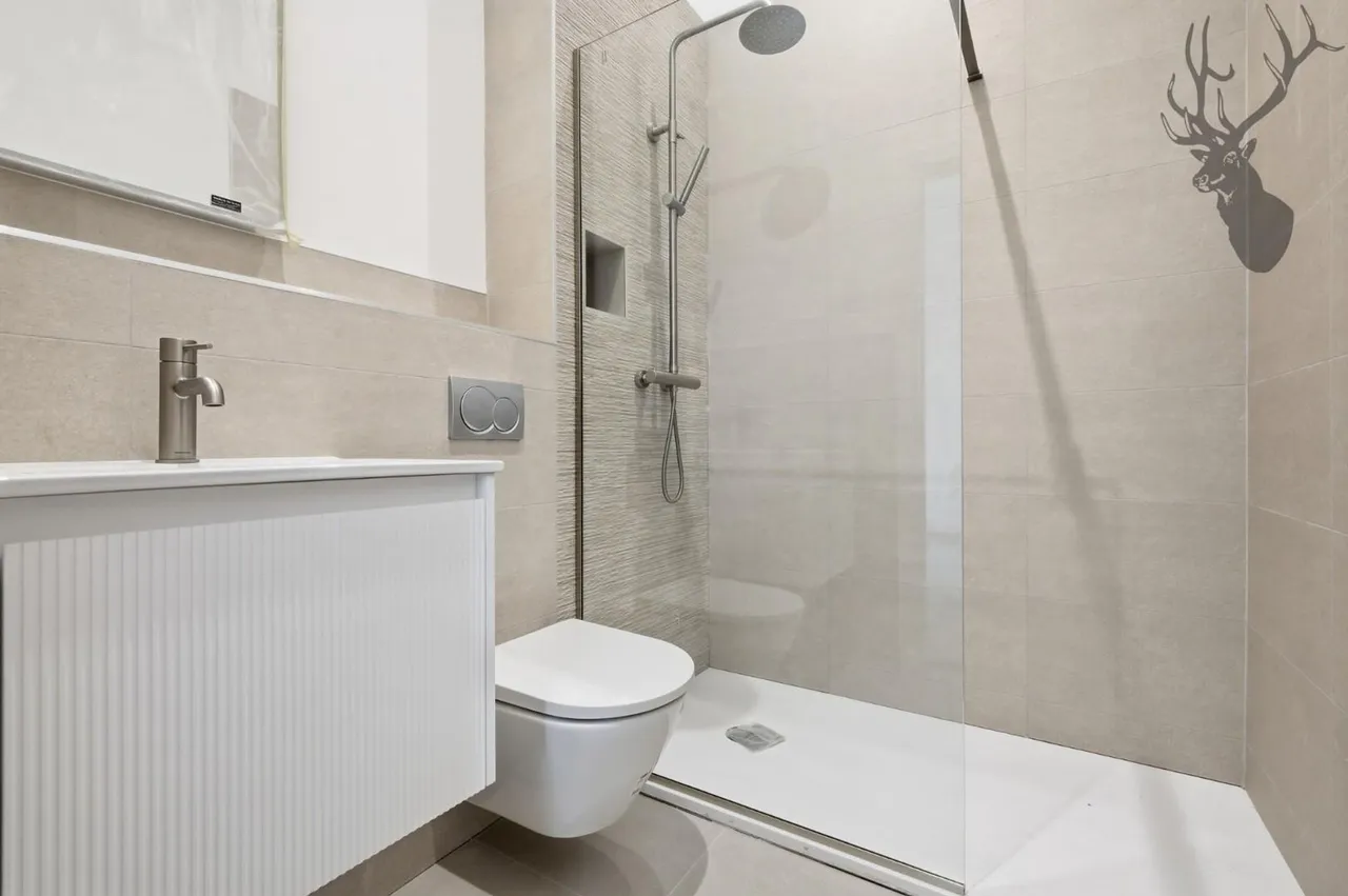 Chigwell, IG7, photo 14