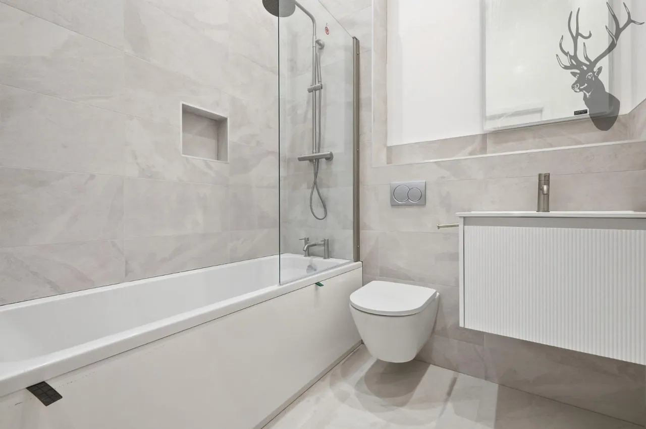 Chigwell, IG7, photo 13