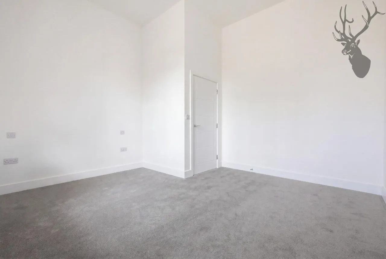 Chigwell, IG7, photo 15