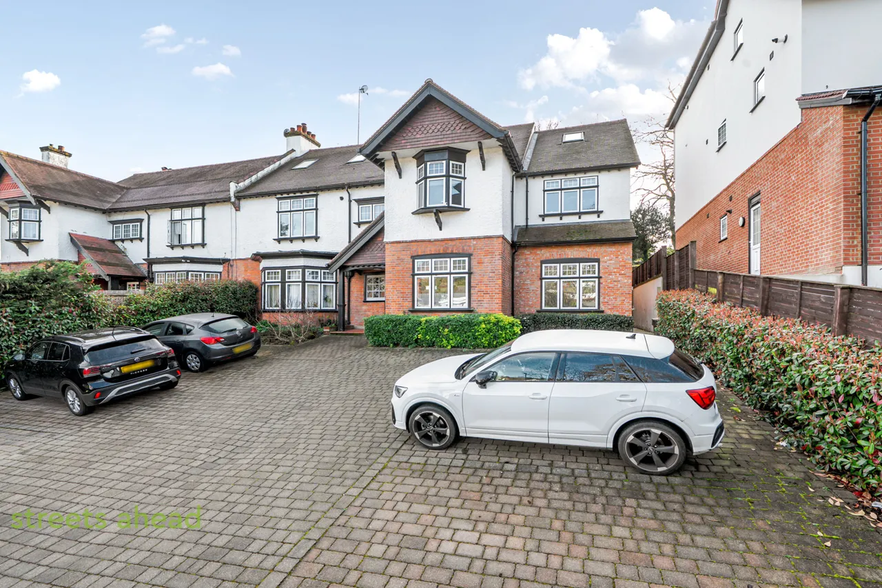 Woodcote Valley Road, Purley, CR8, photo 11