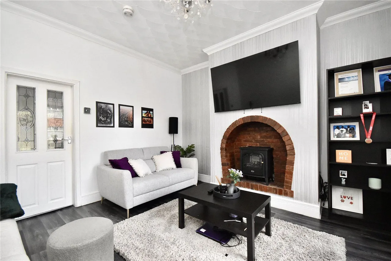 Middleton Road, Royton, OL2, photo 2