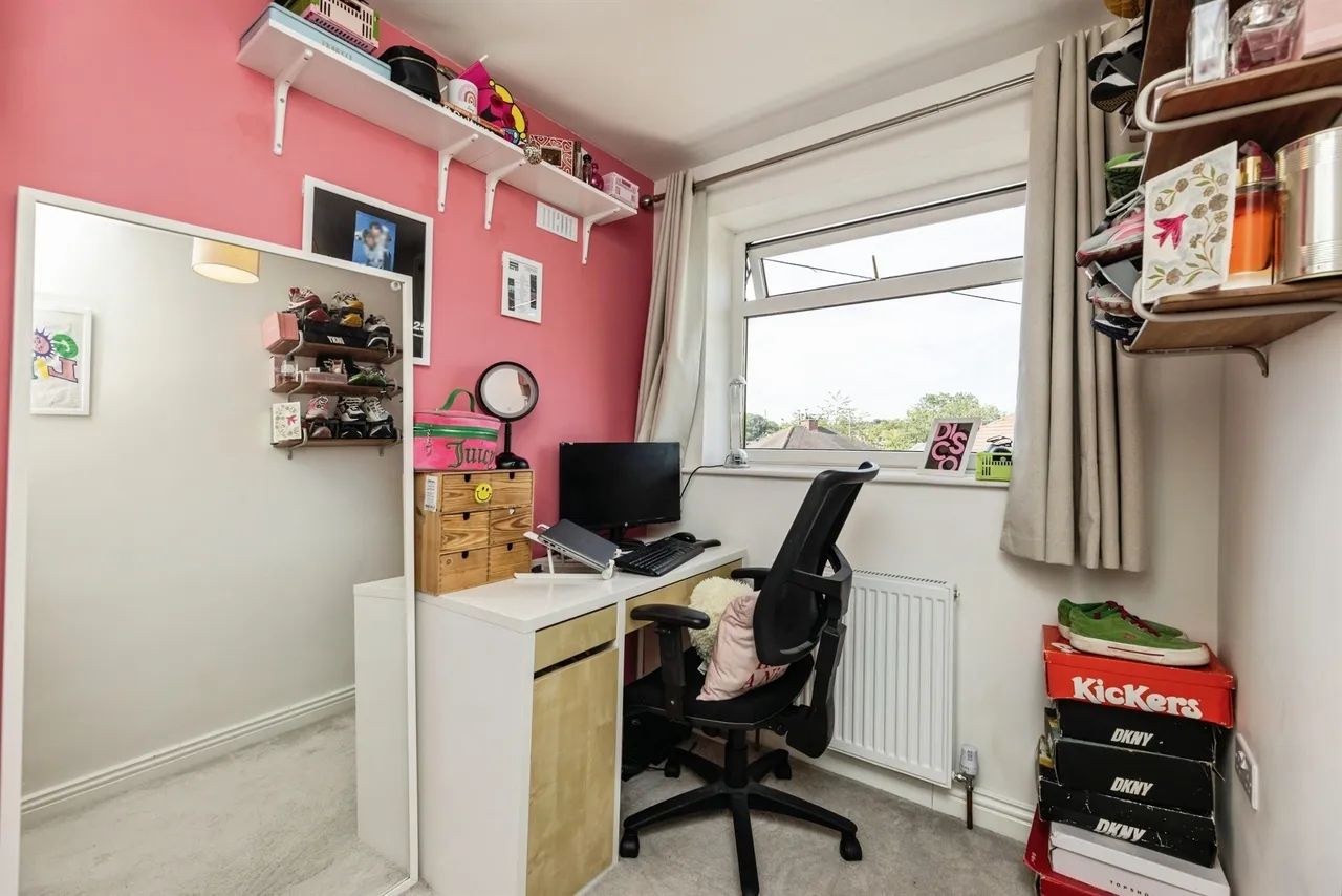 Graham Walk, Gildersome, Leeds, photo 12