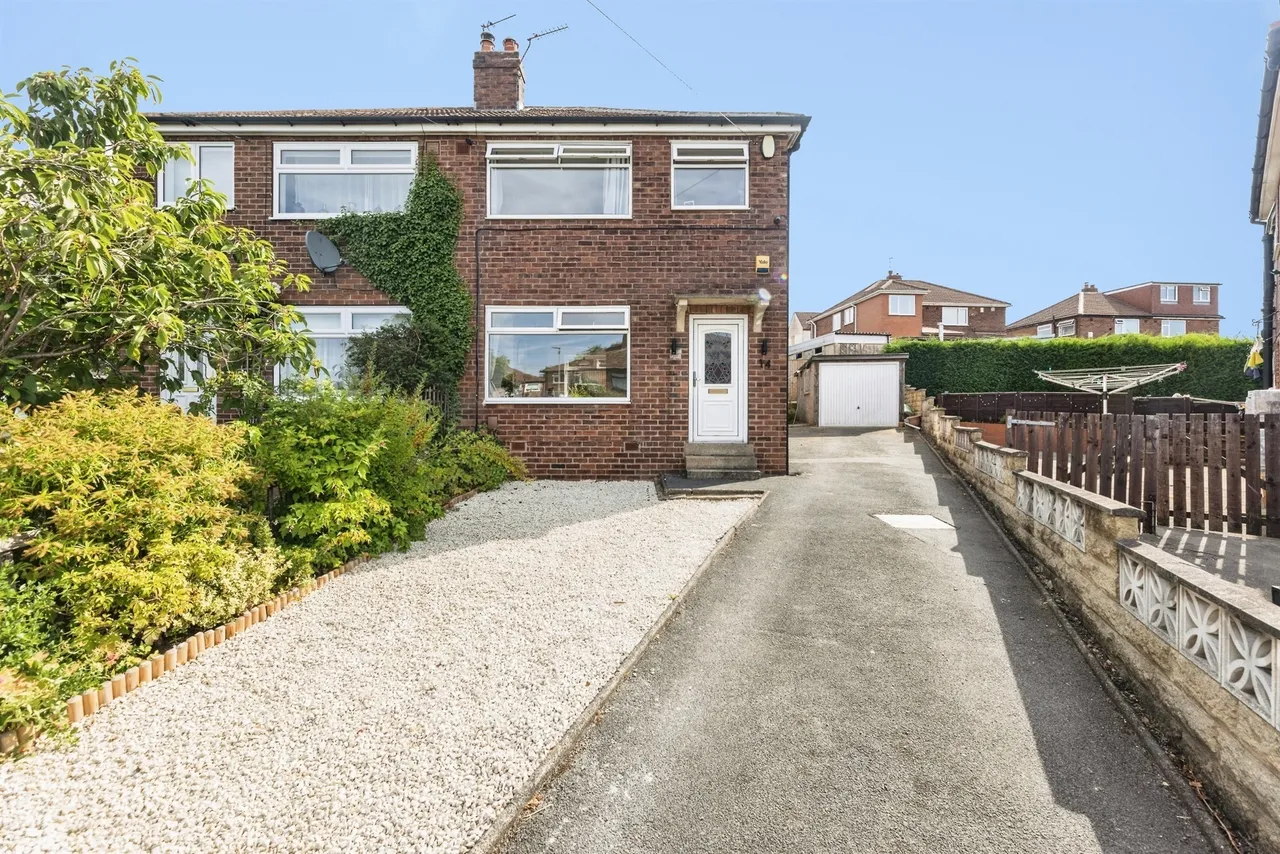 3 bed house for sale — Graham Walk, Gildersome, Leeds