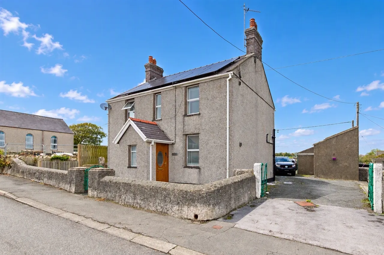 3 bed house for sale, Bodffordd, Llangefni