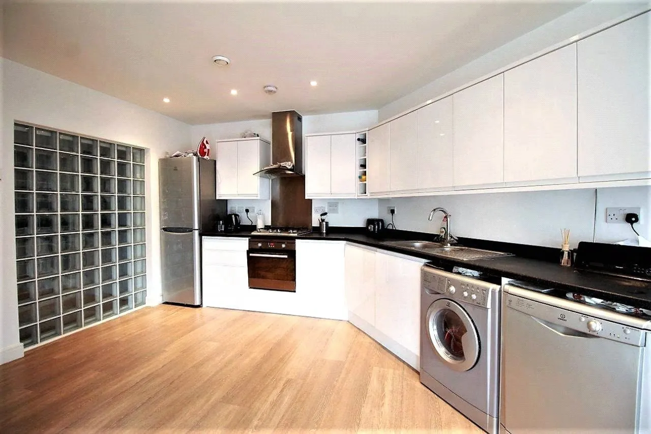 Green Lanes, Palmers Green, photo 11