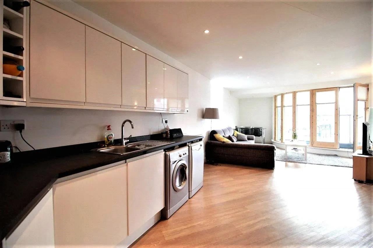Green Lanes, Palmers Green, photo 4