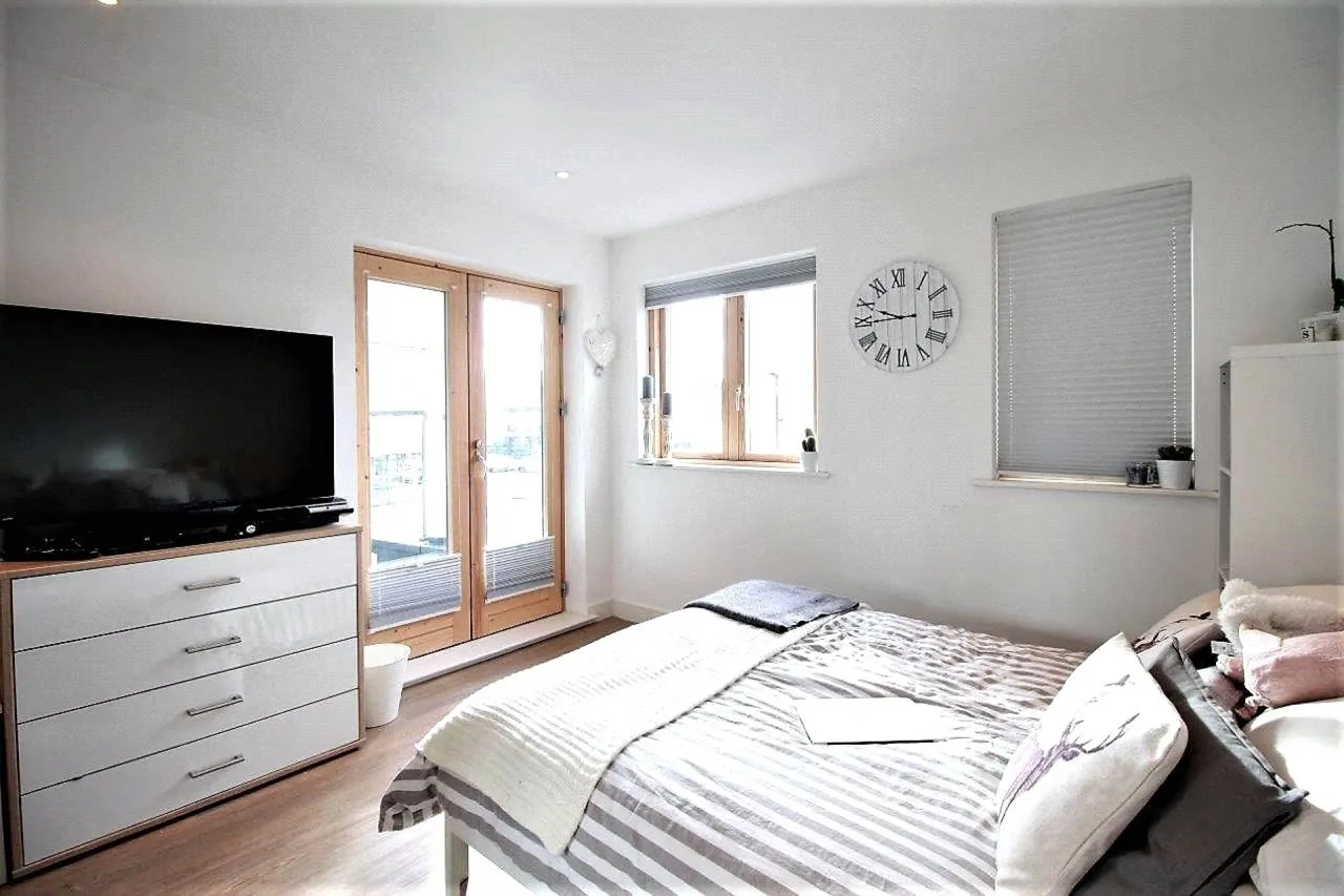 Green Lanes, Palmers Green, photo 6