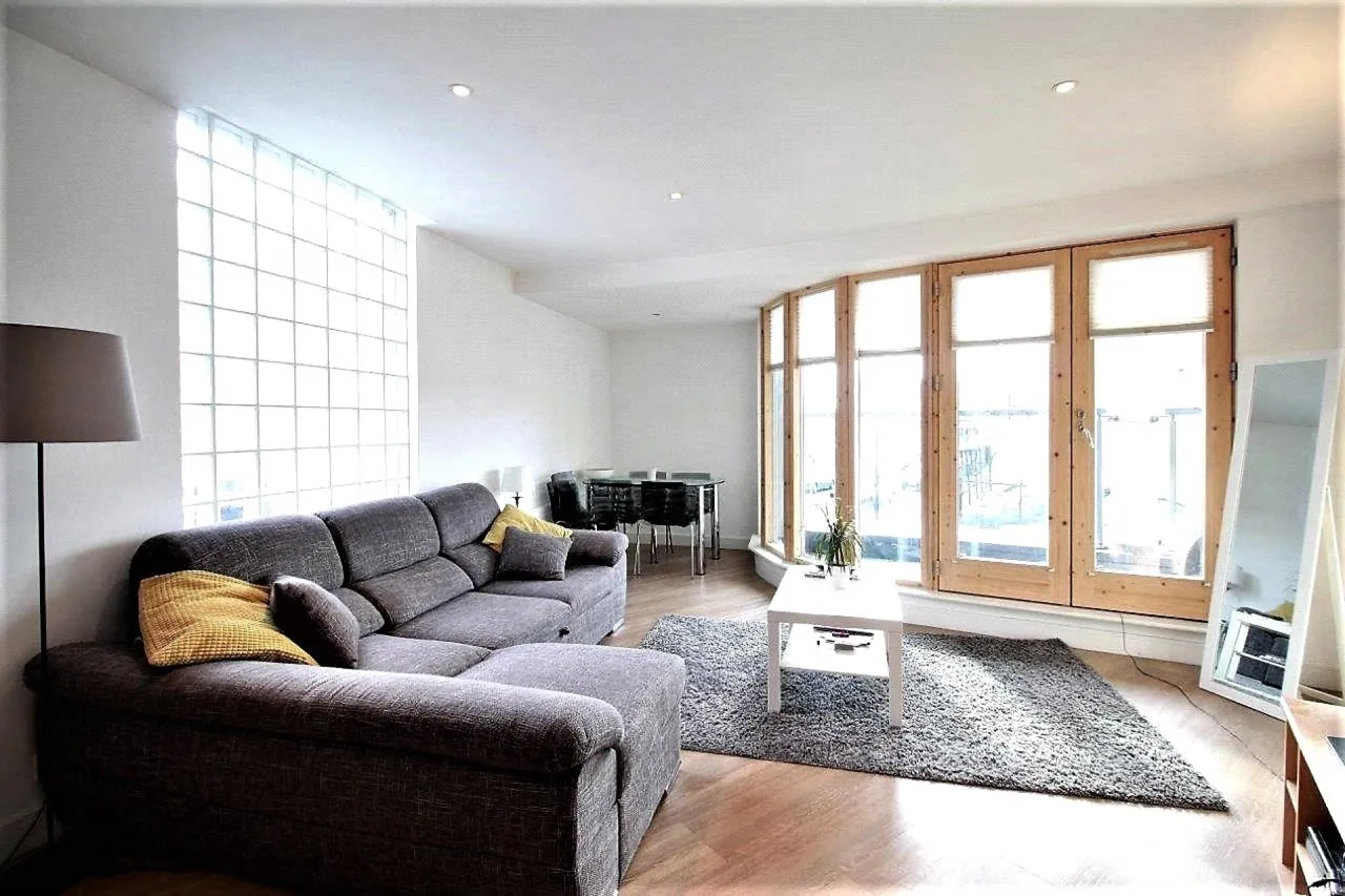 2 bed property to rent, Green Lanes, Palmers Green
