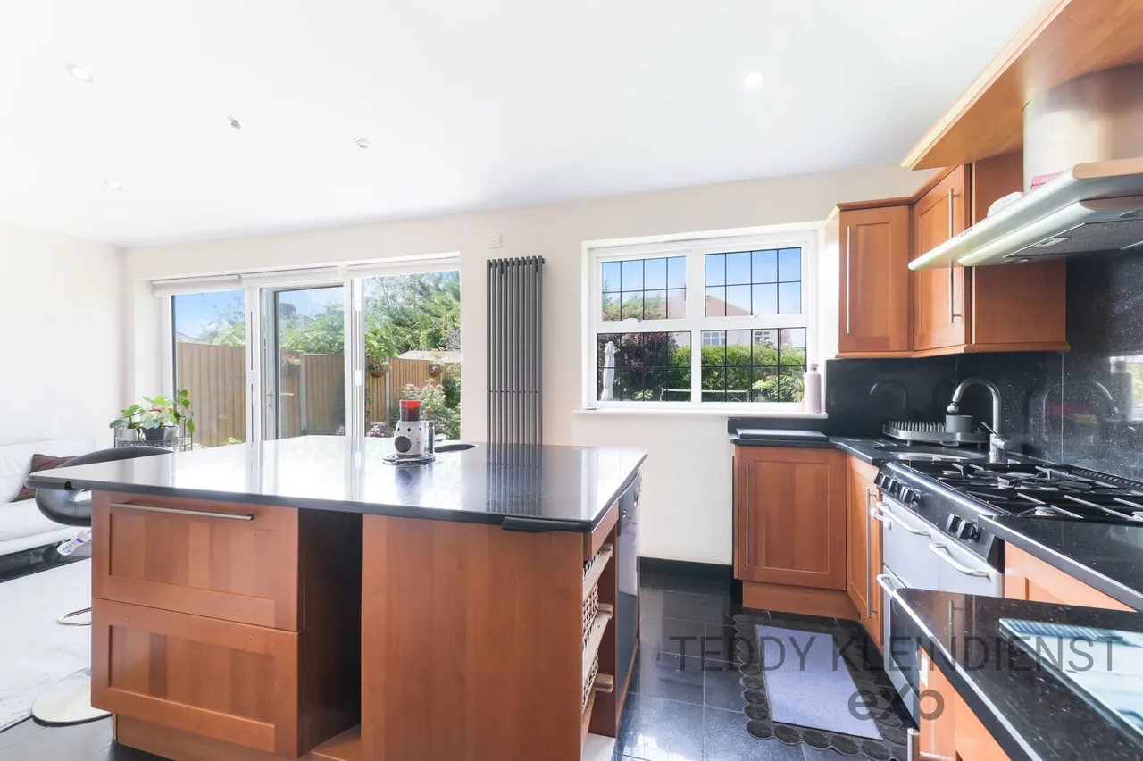 Holmsley Close, New Malden, KT3 6AJ, photo 12