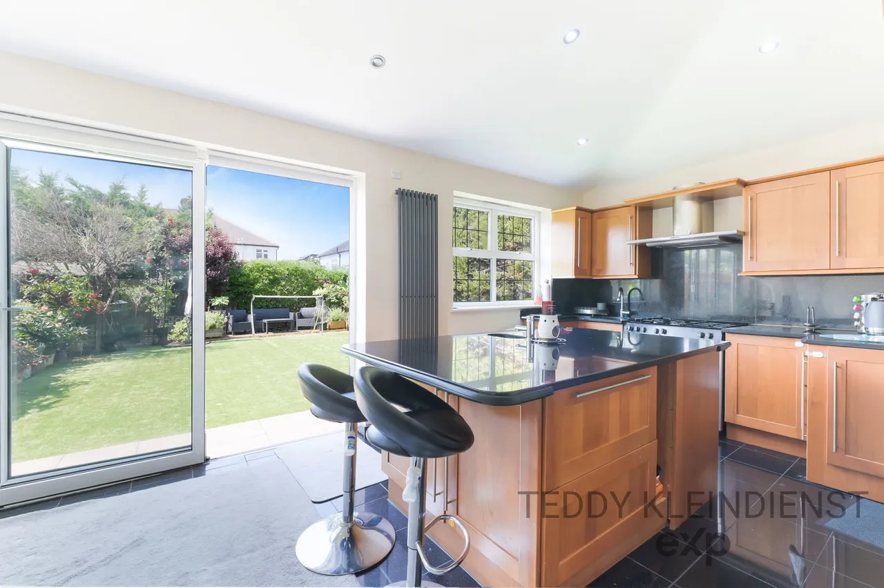 Holmsley Close, New Malden, KT3 6AJ, photo 10