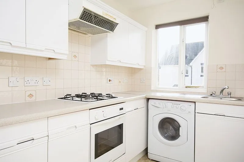 Roydon Court Hersham, Walton-On-Thames KT12 5HZ, photo 4