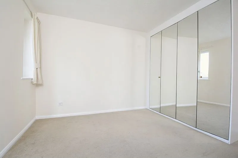 Roydon Court Hersham, Walton-On-Thames KT12 5HZ, photo 5