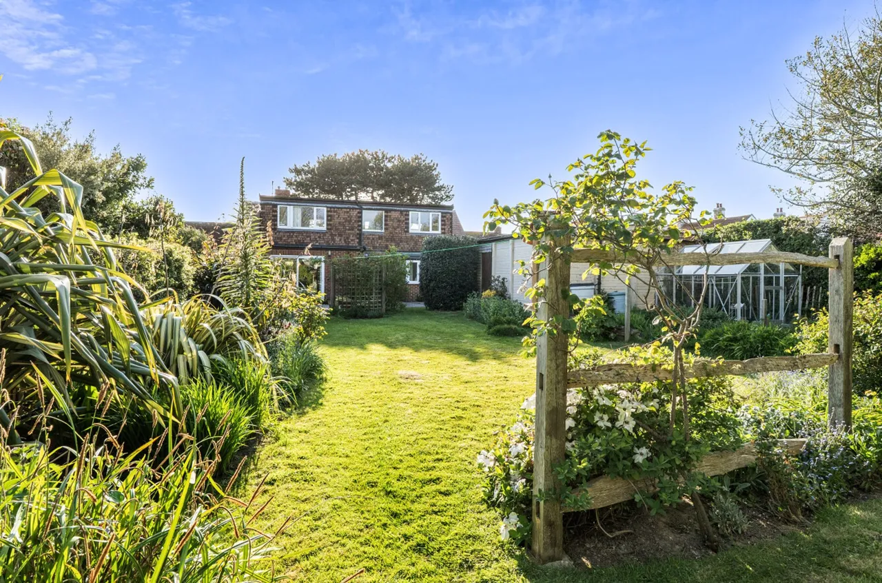 Albion Road, Selsey, PO20, photo 20