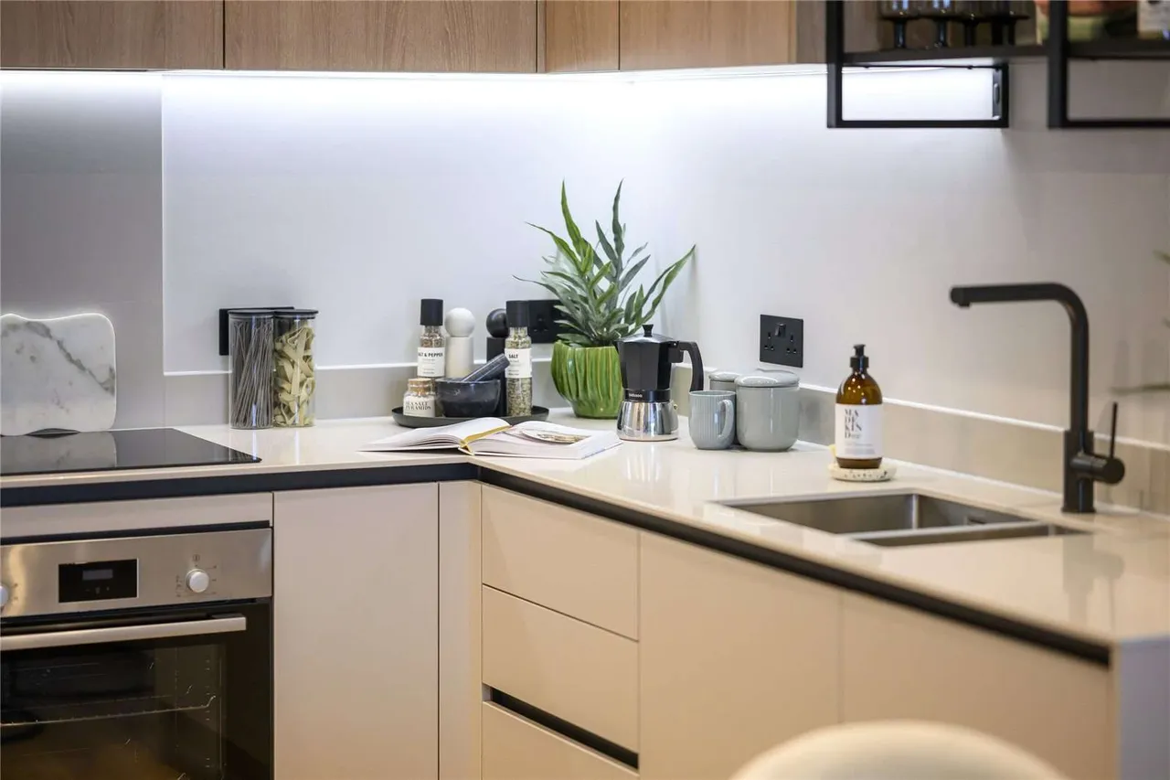 St. Albans Road, Watford, WD24, photo 3