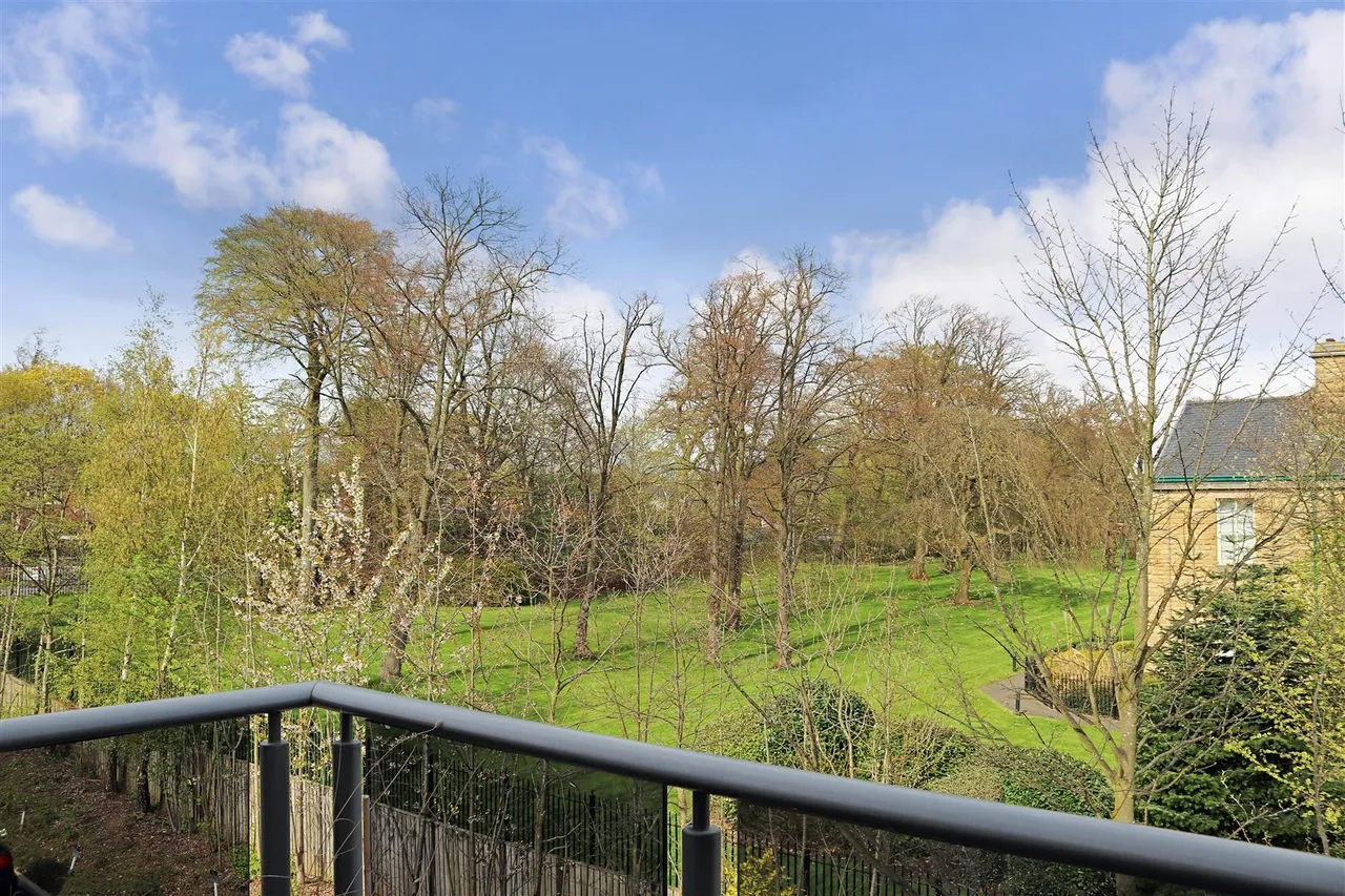 1 bed flat for sale, Squirrel Way, Shadwell, LS17