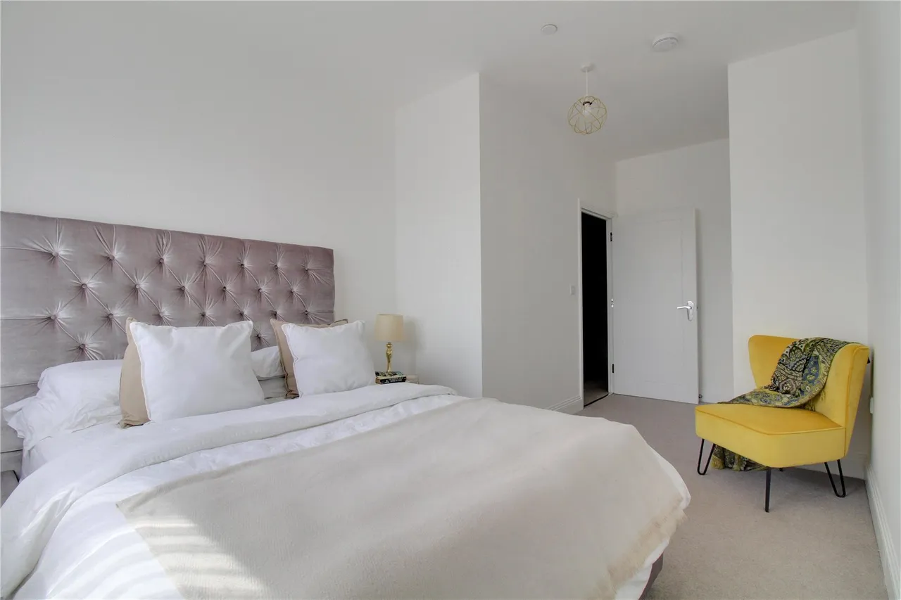 Lilly Court, 21 Fullbrook Drive, Basingstoke, RG21 6AW, photo 9