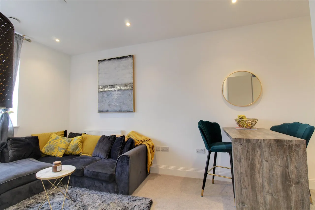 Lilly Court, 21 Fullbrook Drive, Basingstoke, RG21 6AW, photo 3