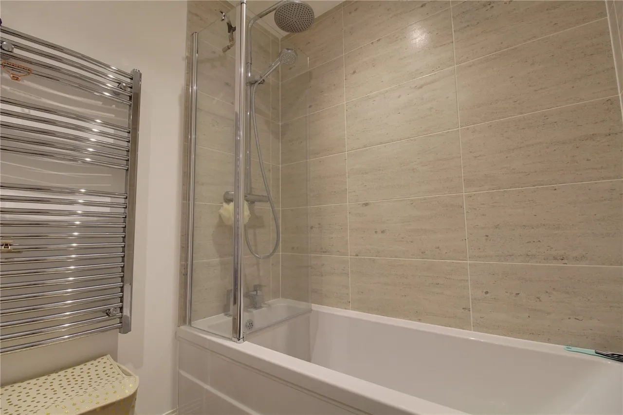 Lilly Court, 21 Fullbrook Drive, Basingstoke, RG21 6AW, photo 12