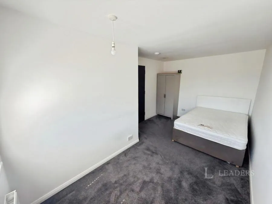 1 bed property to rent, Essex Green, Chandler's Ford, SO53