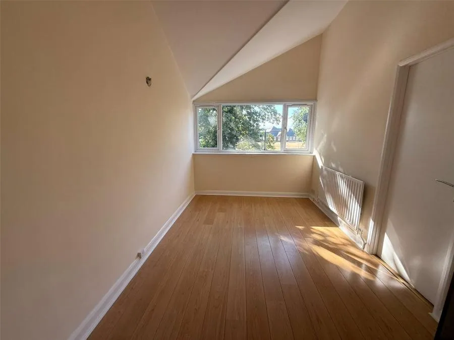 Sussex Close, Slough, SL1, photo 7
