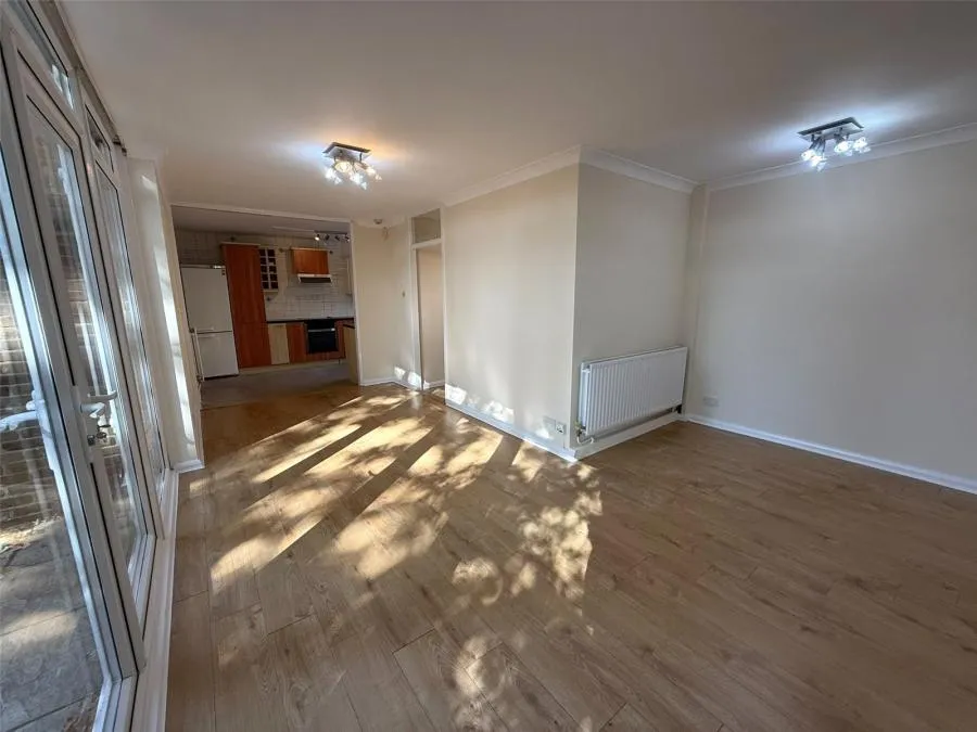 Sussex Close, Slough, SL1, photo 4