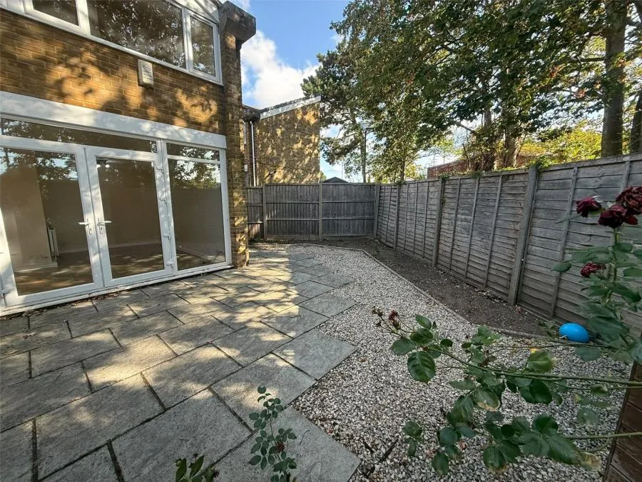 Sussex Close, Slough, SL1, photo 14