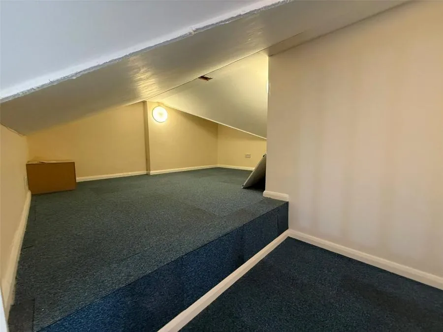 Sussex Close, Slough, SL1, photo 9