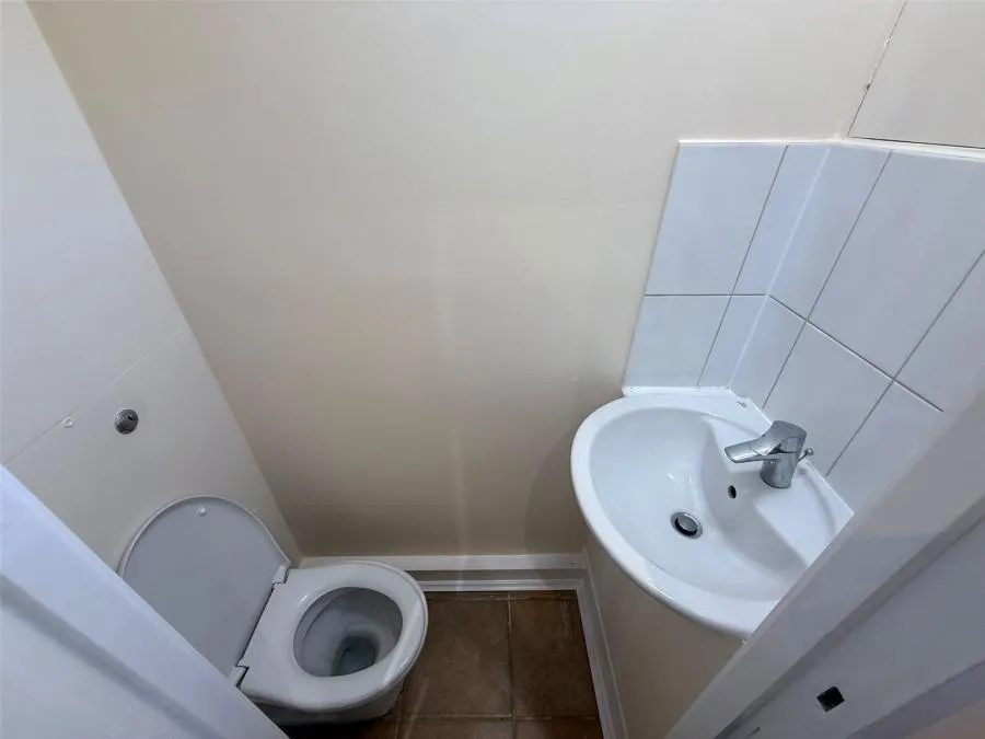 Sussex Close, Slough, SL1, photo 12