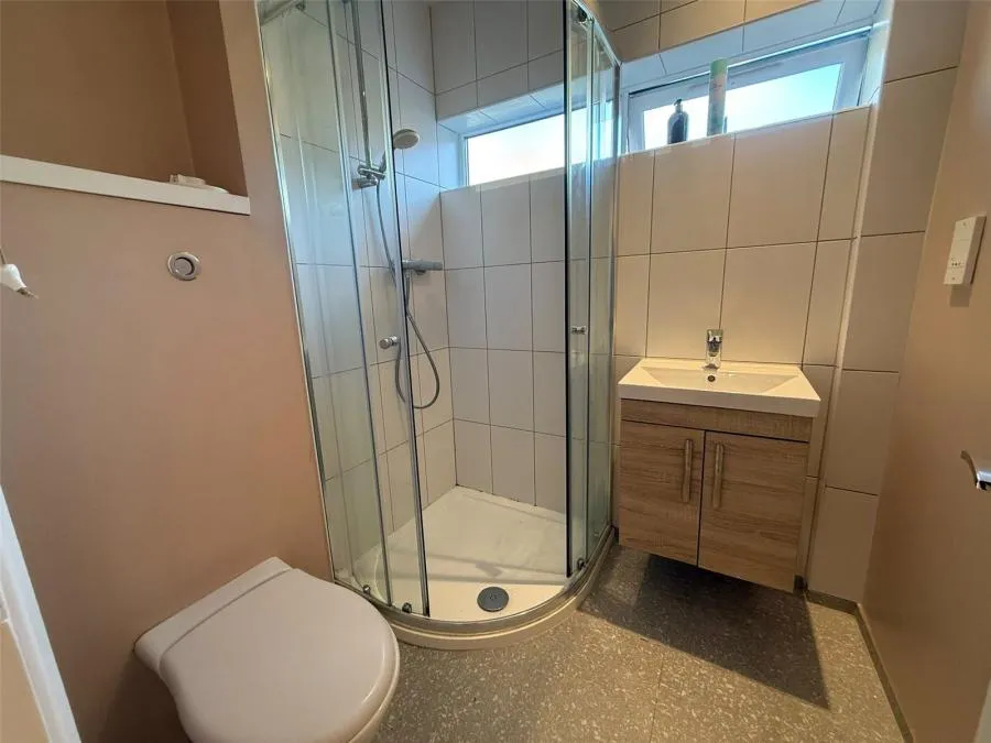 Sussex Close, Slough, SL1, photo 11