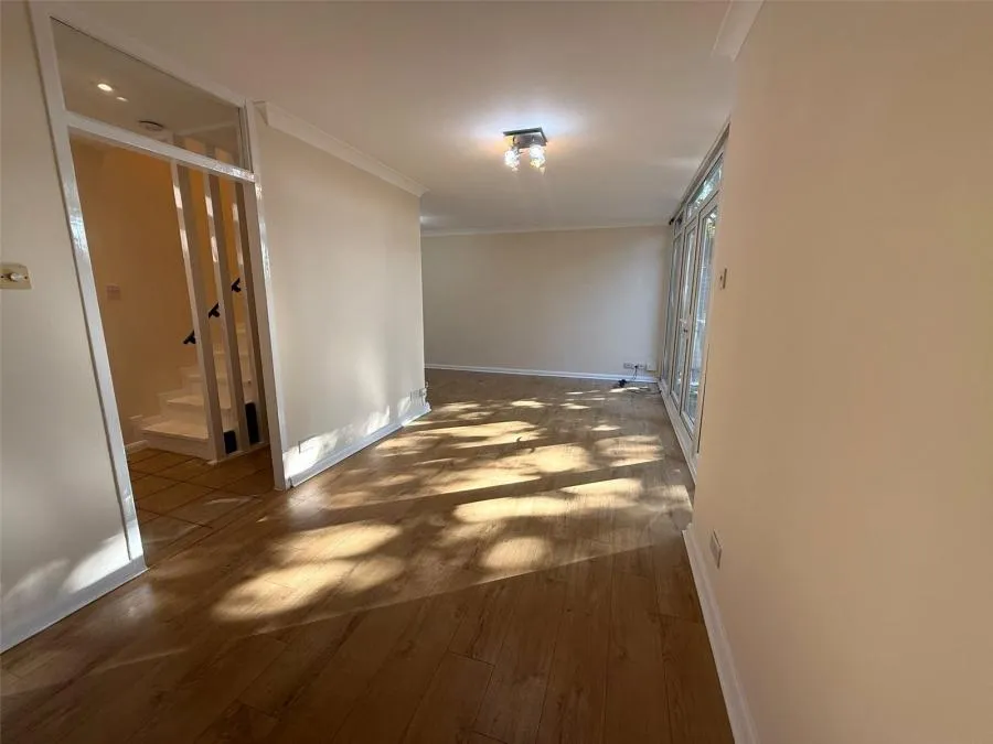 Sussex Close, Slough, SL1, photo 3