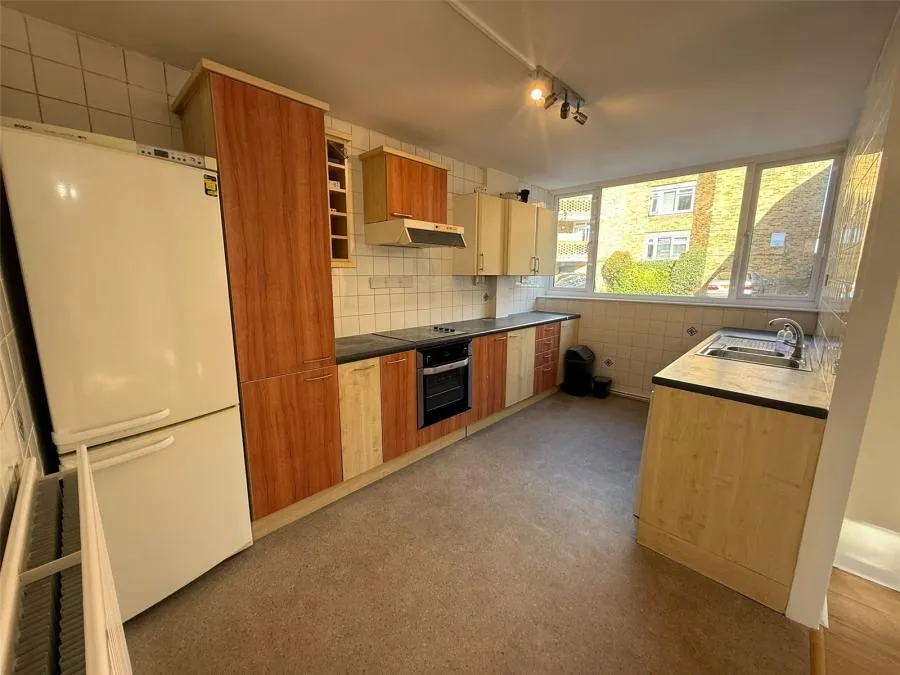 Sussex Close, Slough, SL1, photo 5