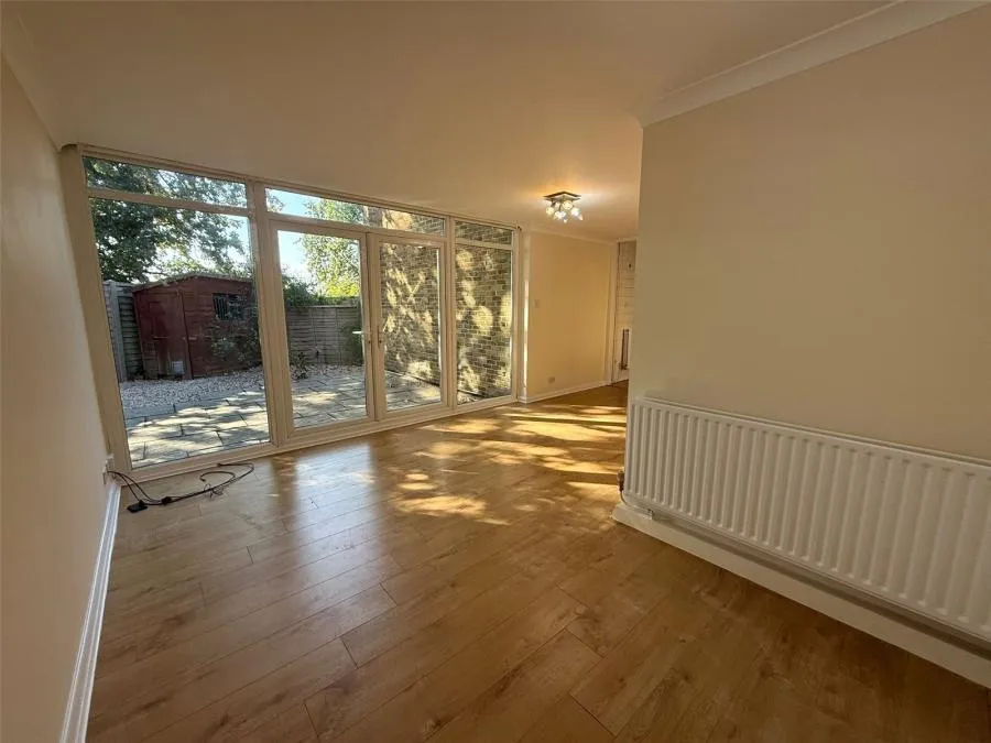 Sussex Close, Slough, SL1, photo 2