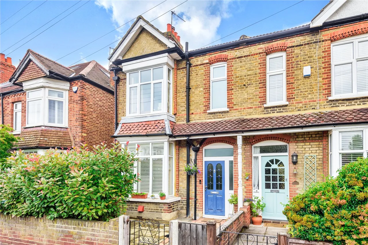 3 bed house for sale — Percy Road, Hampton, TW12 2JW