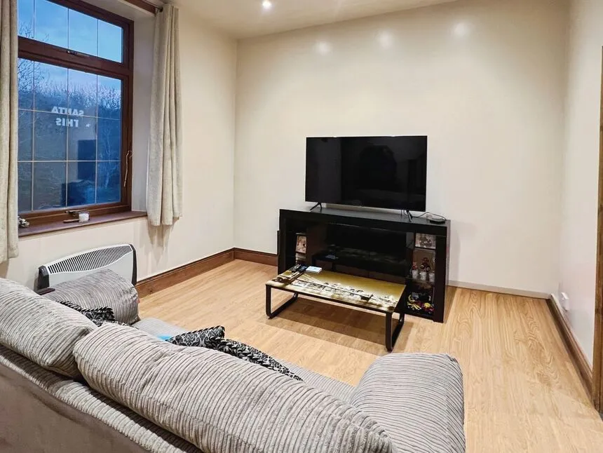 Bradford Road, Batley, West Yorkshire, WF17, photo 2
