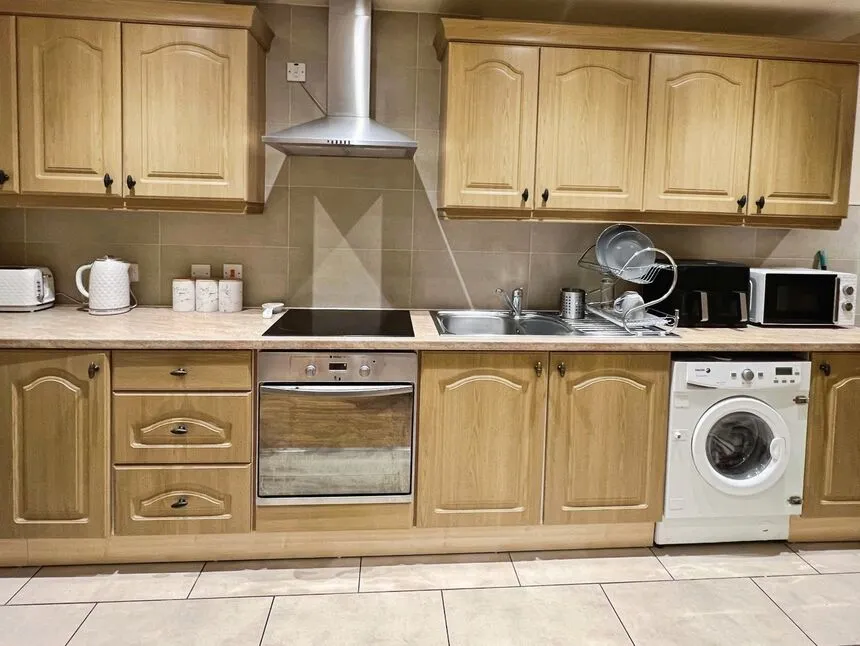 Bradford Road, Batley, West Yorkshire, WF17, photo 3