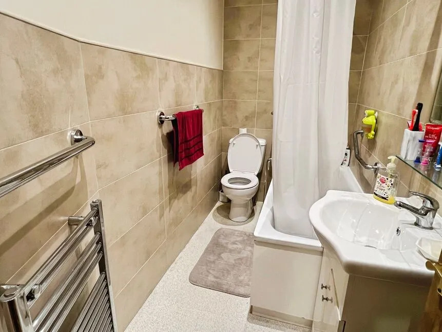Bradford Road, Batley, West Yorkshire, WF17, photo 4