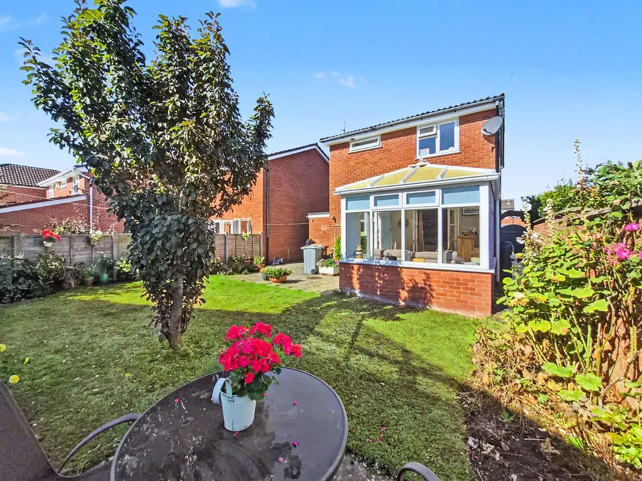 Mortimer Drive, Sandbach, CW11, photo 2