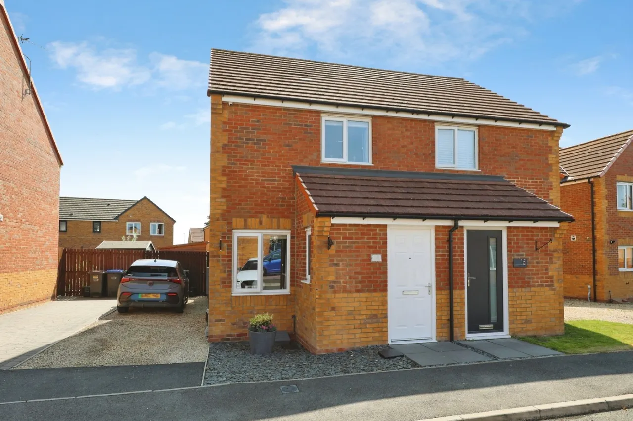 2 bed house for sale, Henson Close, Chilton, DL17