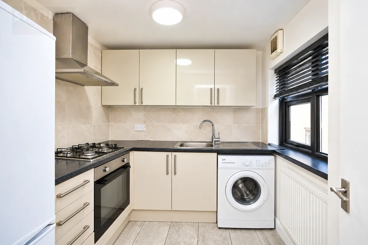 Tavistock Gardens, Seven Kings, IG3, photo 9