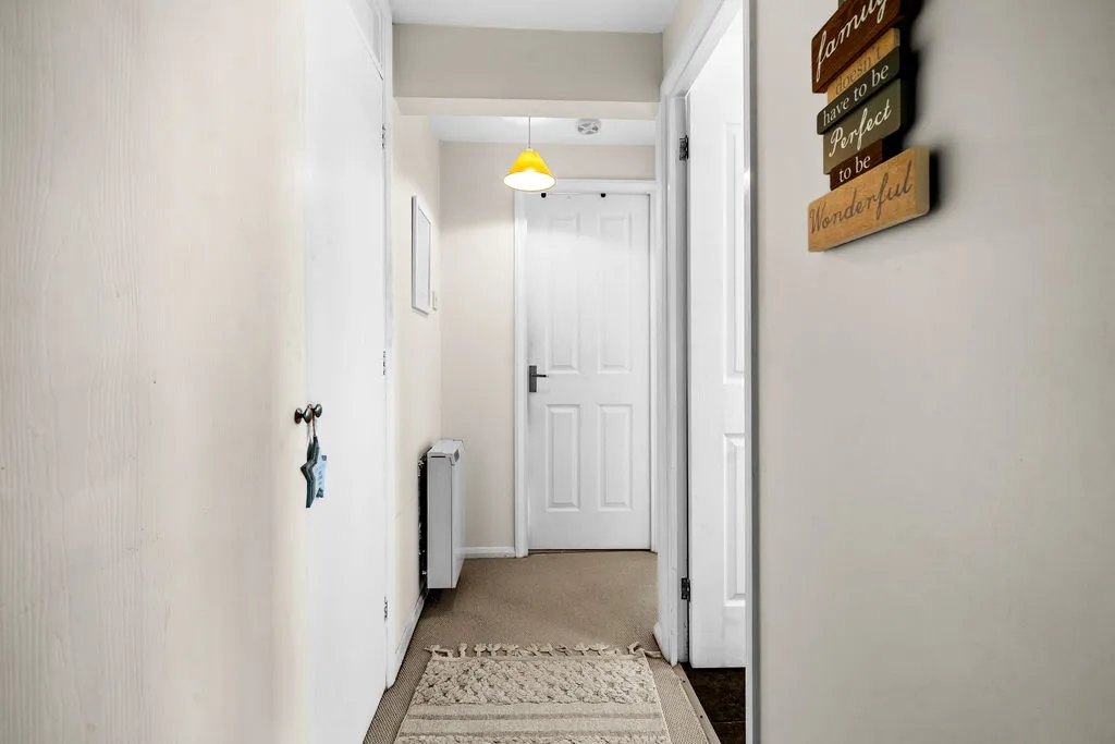 Vanbrugh Drive, Walton-On-Thames KT12 2YQ, photo 10