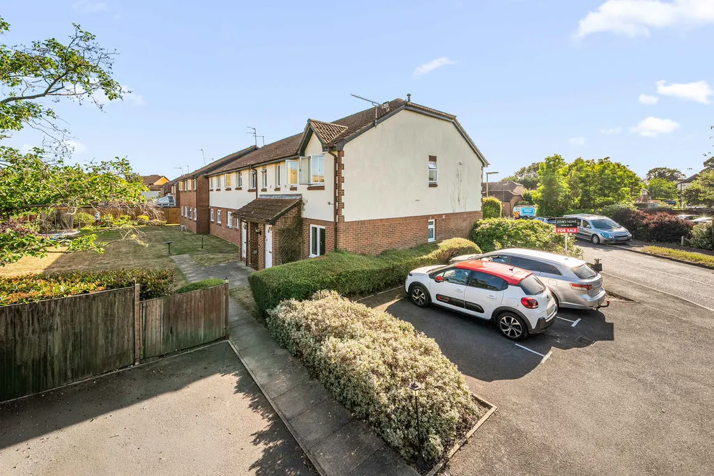Vanbrugh Drive, Walton-On-Thames KT12 2YQ, photo 12