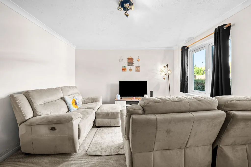 Vanbrugh Drive, Walton-On-Thames KT12 2YQ, photo 6