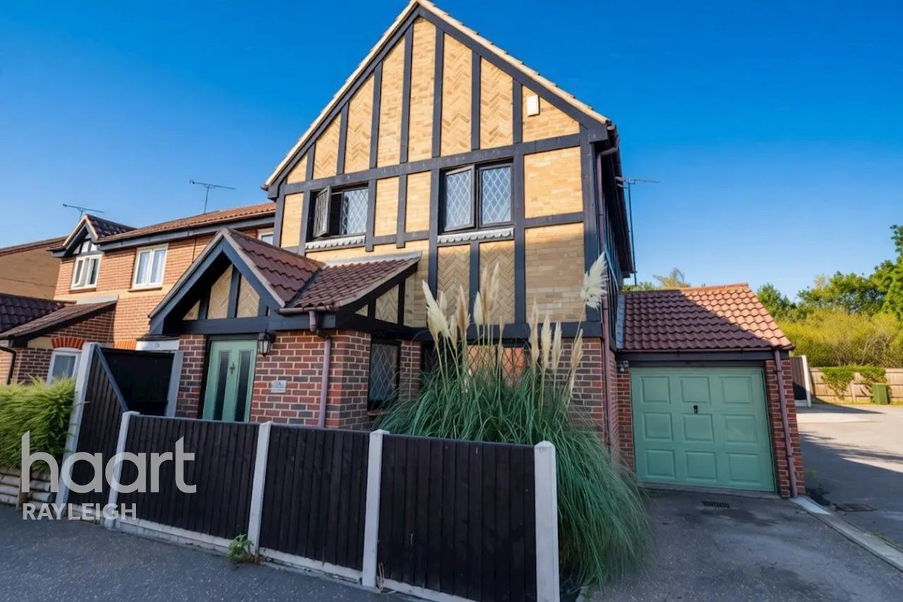 3 bed house for sale, Kestrel Grove, Rayleigh, SS6
